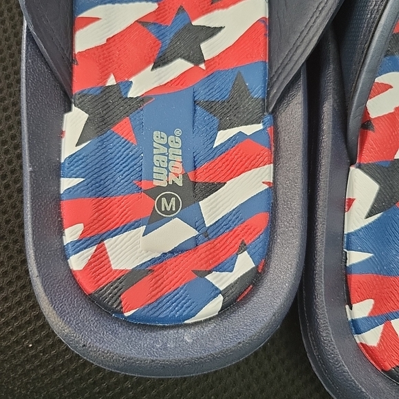 NWT Men's 9 Medium Wave Zone Patriotic Red White & Blue Flip Flops Sandals - Picture 5 of 8